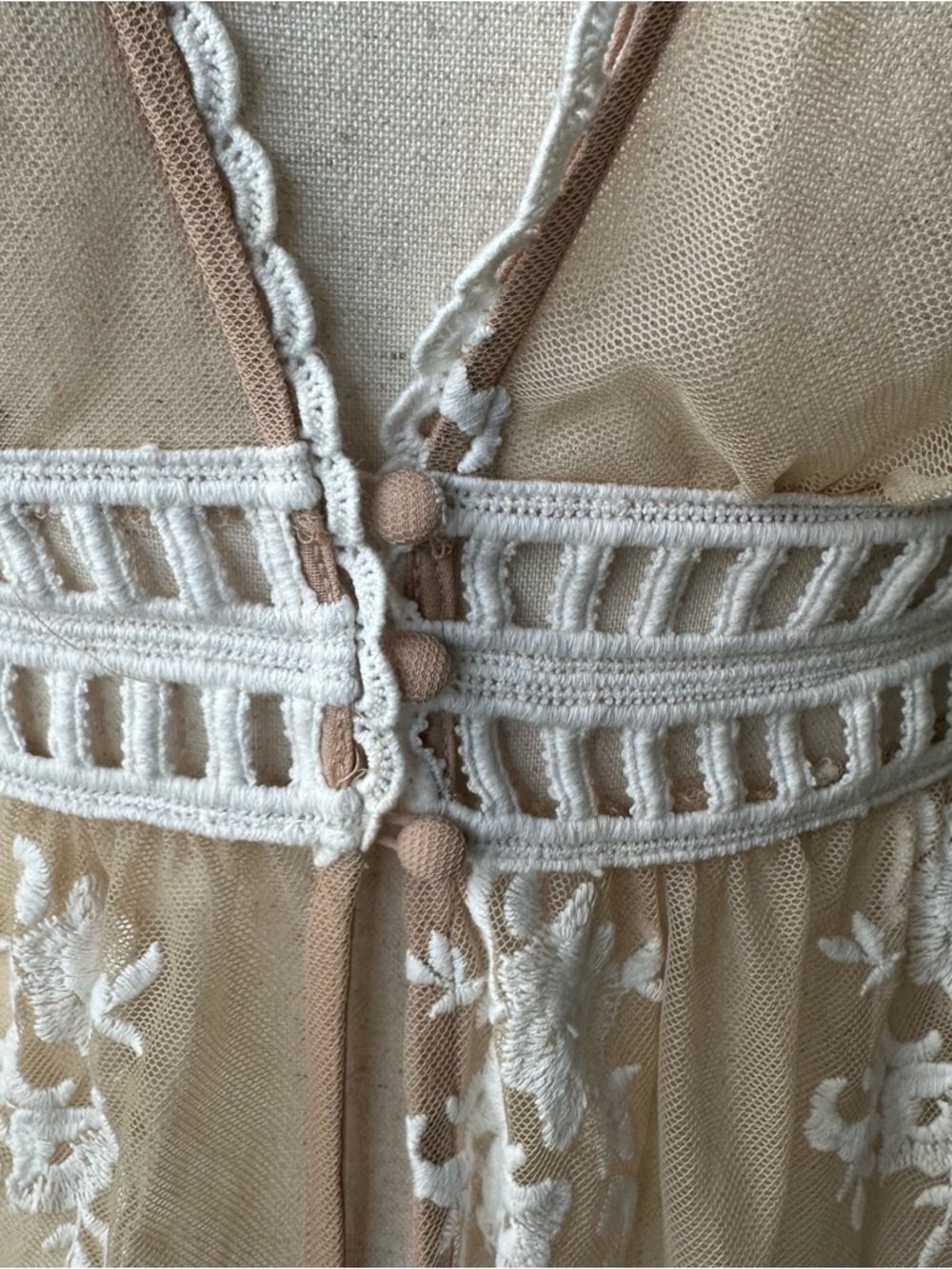 Forever 21 Beige and White Mesh Kimono Duster with Floral Embroidered - Picture 3 of 9